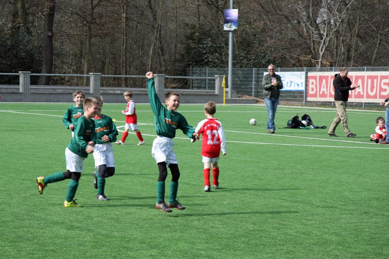 Leo rennert beim Torjubel